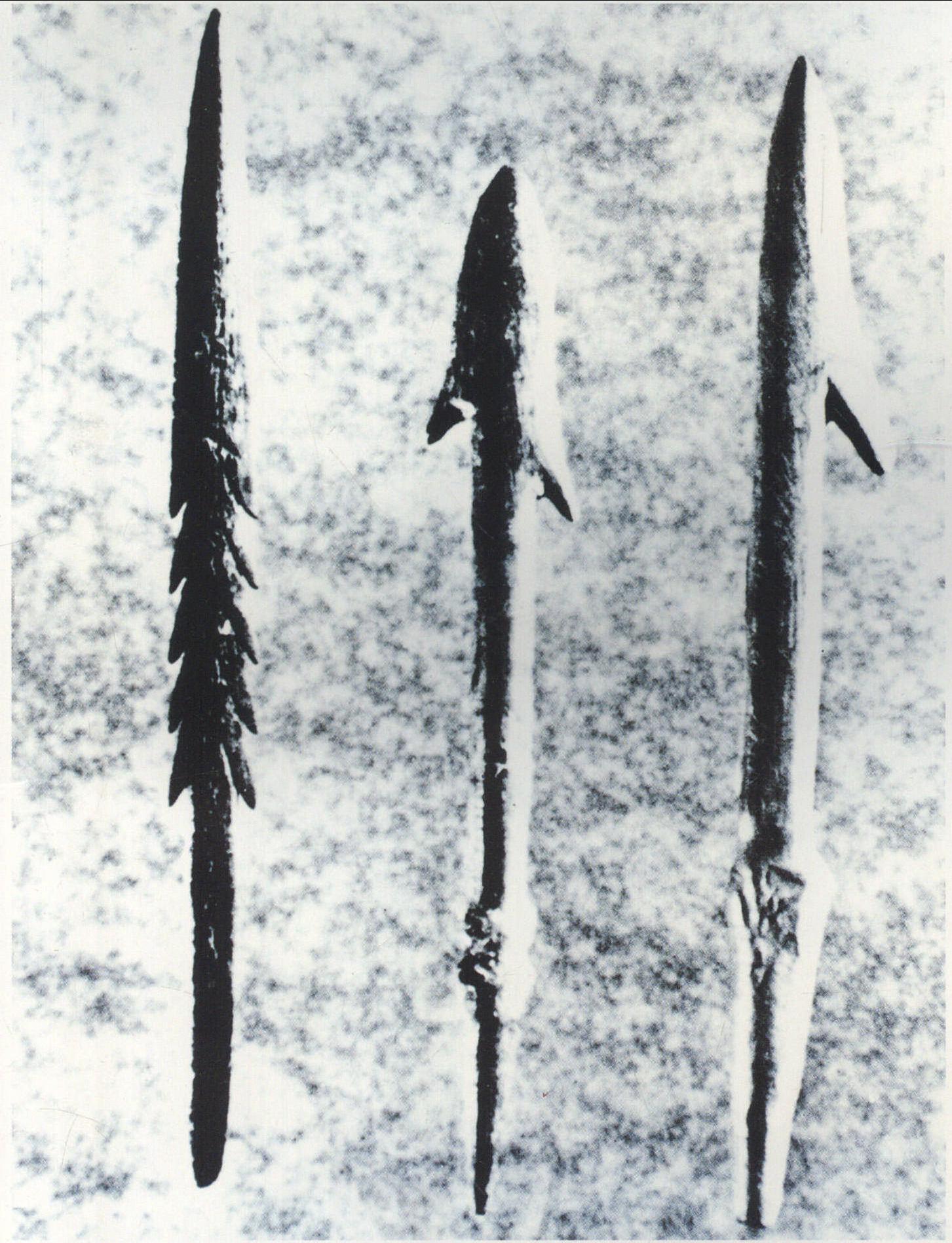 新石器时代骨鱼镖，捕鱼工具，刺杀、投掷兵器。左: 山西繁峙出土； 中: 西安半坡出土； 右: 江苏吴江梅堰出土
